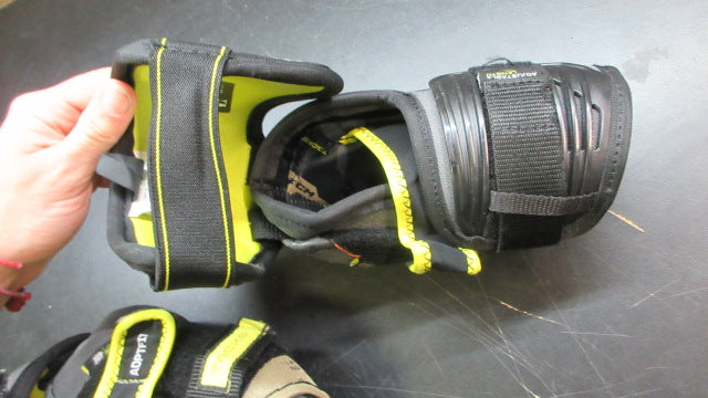 Load image into Gallery viewer, Used CCM Tacks AS580 Elbow Pads -Size Large

