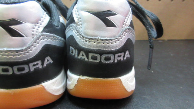 Load image into Gallery viewer, Used Diadora Indoor Soccer Shoes - Size Youth 11
