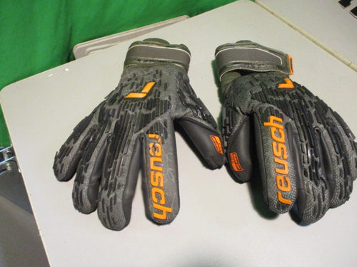 Used Reusch Attrakt Grip Finger Size 9 Support Soccer Goalkeeper Gloves