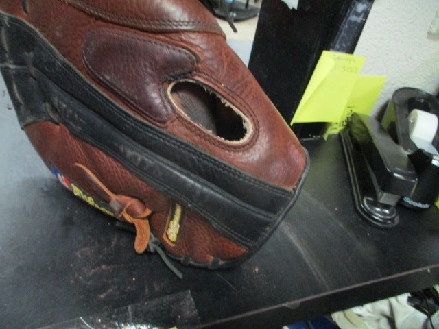 Load image into Gallery viewer, Used Wilson A905 12 3/4" First Base Mitt - RHT
