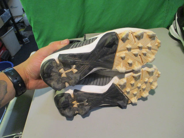 Load image into Gallery viewer, Used Under Armour BH Size Youth 2 Cleats
