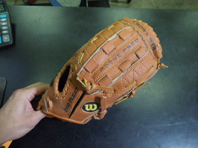 Load image into Gallery viewer, Vintage Wilson Greg Maddux Advisory Staff Series A2255 10" RHT Youth Glove
