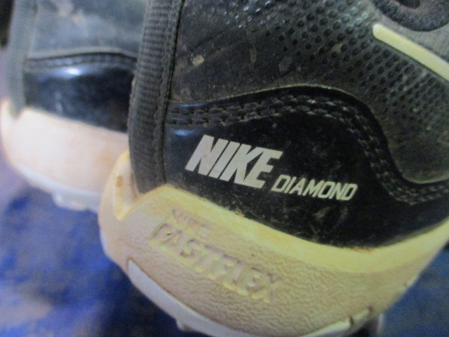Load image into Gallery viewer, Used Nike Diamond Cleats Youth Size 3
