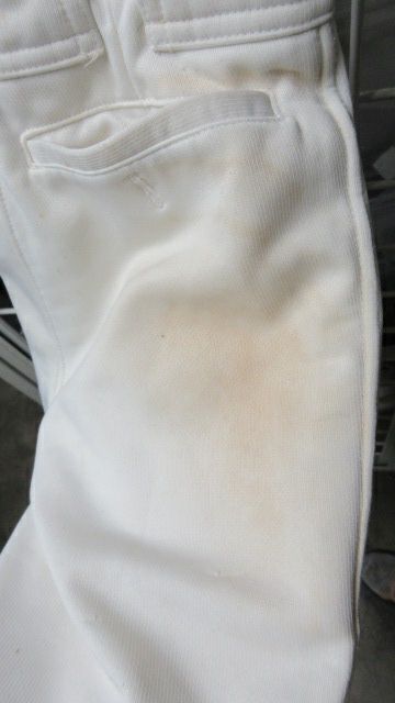 Load image into Gallery viewer, Used Mizuno Elastic Bottom Pants Youth Size Small - stained and worn knees
