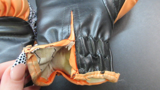 Load image into Gallery viewer, Used Franklin 1785 Sugar Ray Leonard Boxing Gloves - 8oz Youth *Ripped Middle*
