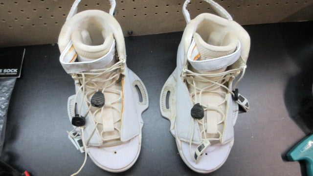 Load image into Gallery viewer, Used Hyperlite Jinx Wakeboarding Boots - Womens 7-10
