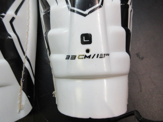 Load image into Gallery viewer, Used CCM LTP Hockey Shin Guards - Youth 13"
