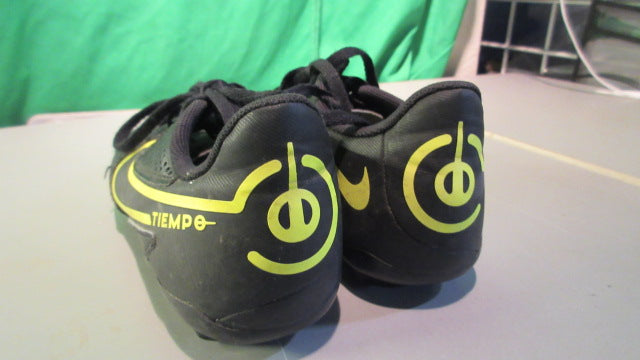 Load image into Gallery viewer, Used Nike Tiempo Youth 1Y Soccer Cleats
