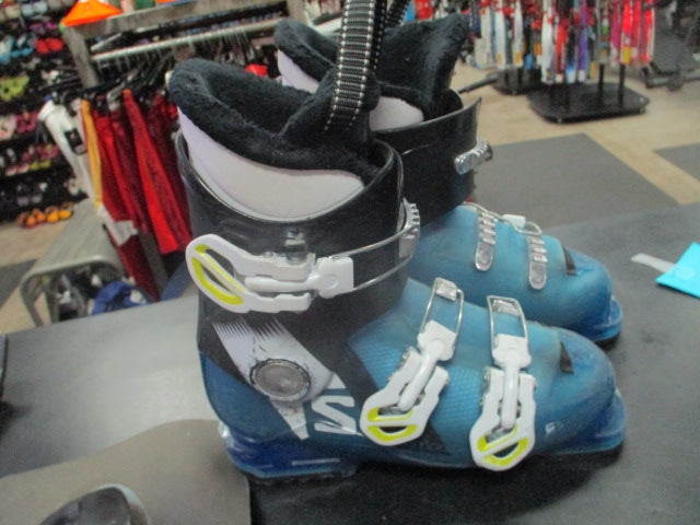 Load image into Gallery viewer, Used Salomon Kids Size 4 Ski Boot
