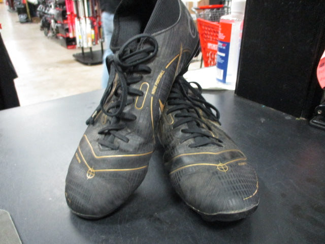 Load image into Gallery viewer, Used Nike Mercurial Vapor 14 Academy MG 5Y Cleats
