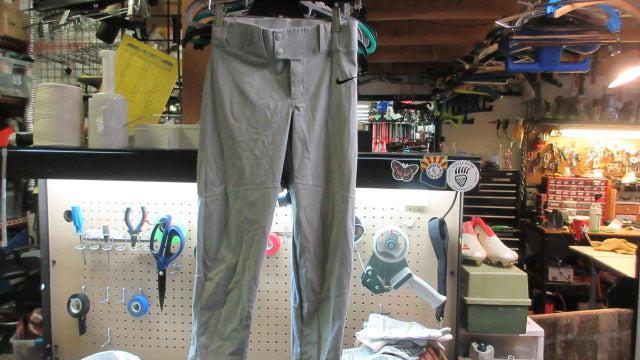 Load image into Gallery viewer, Used Nike Open Bottom Baseball Pants - Size Medium
