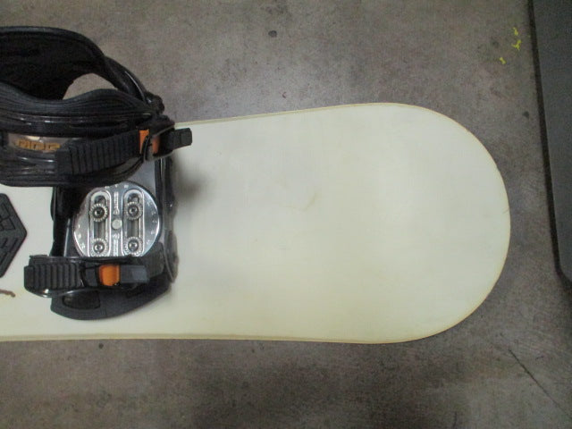 Load image into Gallery viewer, Used Ride Menace 149cm Snowboard with ride Bindings
