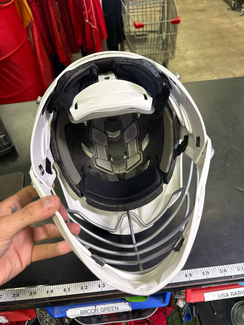 Load image into Gallery viewer, Used Brine STr Lacrosse Helmet Size ES/S
