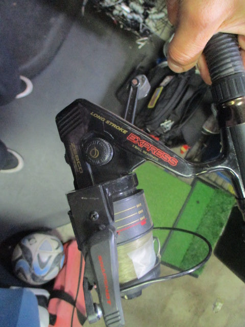 Load image into Gallery viewer, Vintage Zebco Quantum SLS5 on a Zebco Model ZWS80M

