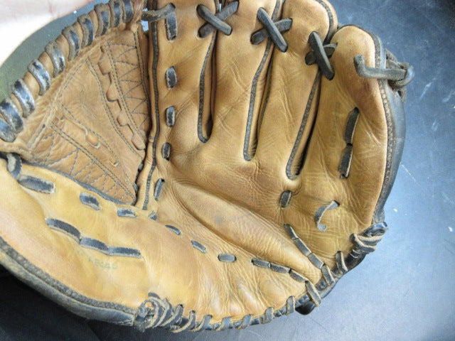 Load image into Gallery viewer, Used Wilson Select 11" Leather Glove - RHT
