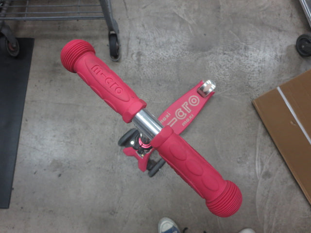 Load image into Gallery viewer, Used Micro Maxi Fold Up Scooter in Pink
