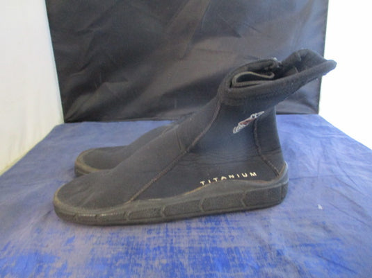 Used Akona Titanium AKBT164 Dive Boots Size 5