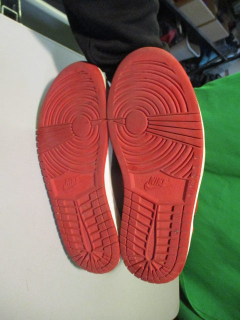 Load image into Gallery viewer, Used Nike Jordan 1 Retro Size 7 Sneakers (Need Insoles)
