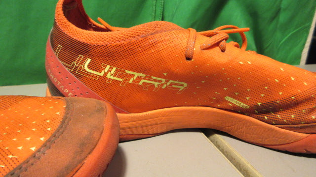 Load image into Gallery viewer, Used Puma Ultra Ultimate Court Indoor Soccer Shoes - Size 10
