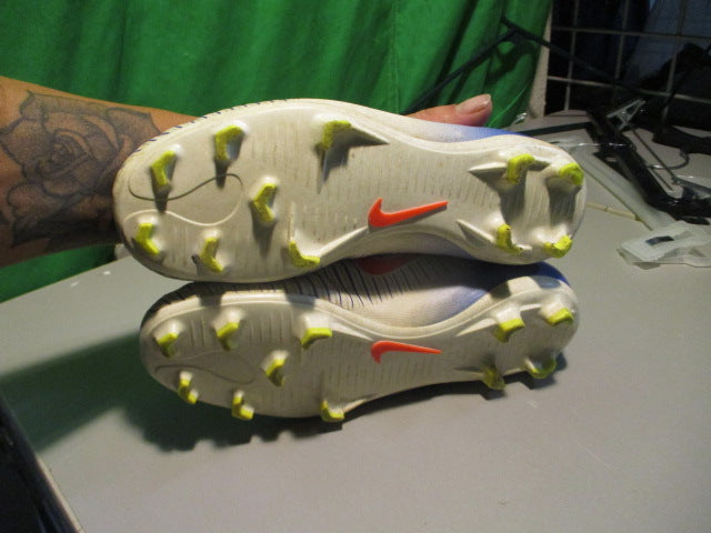 Load image into Gallery viewer, Used Nike Mercuial Size Youth 5 Soccer Cleats

