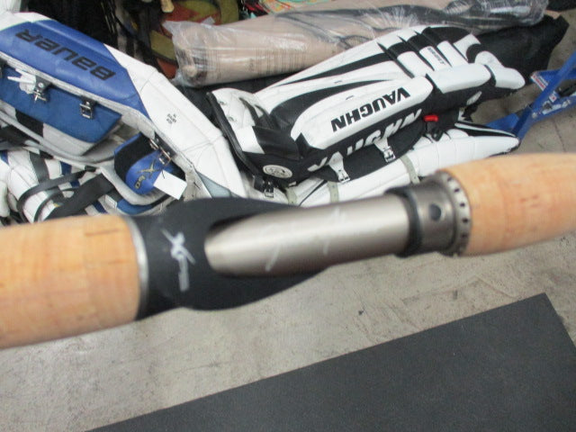 Load image into Gallery viewer, Bass Pro Shops Johnny Morris Signature series jx70mht Fishing Pole
