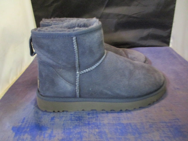 Load image into Gallery viewer, Used Ugg Classic Mini II Boots Adult Size 9
