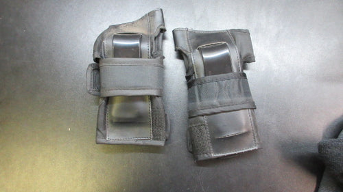 Used Rollerblade Wrist Guards Youth - Black