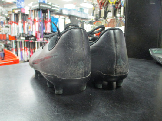 Used Nike Youth Soccer Cleats in Black Size 3.5Y
