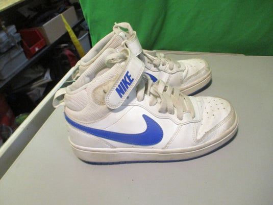 Used Nike Mid Size Youth 3.5 Sneakers