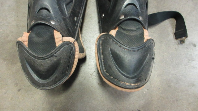 Load image into Gallery viewer, Used Under Armour Victory UALG2-SRVS Catcher&#39;s Shin Guards - wear
