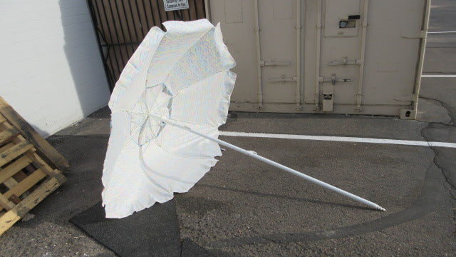 Load image into Gallery viewer, Used 6.5' Beach Umbrella
