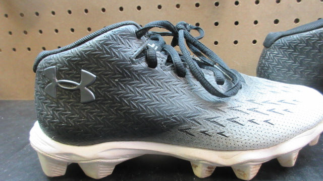 Load image into Gallery viewer, Used Under Armour Spotlight Franchise 4.0 RM Football Cleats - Size Youth 4.5

