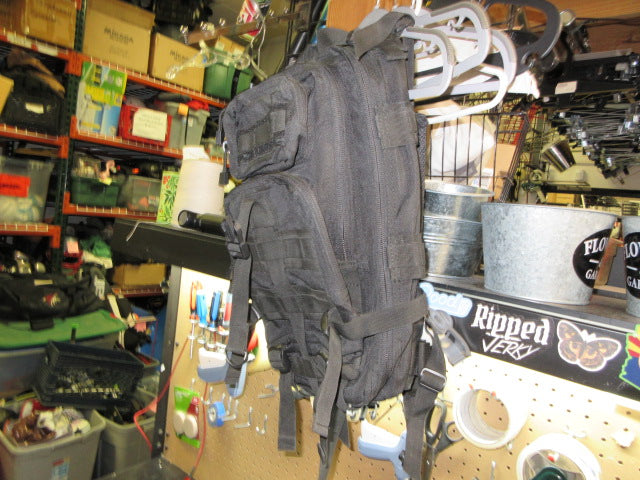 Load image into Gallery viewer, Used Tactical Backpack
