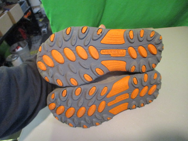 Load image into Gallery viewer, Used Merrell Size Kids 1.5 Hiking Shoes
