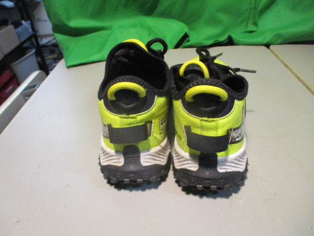 Load image into Gallery viewer, Used Nike Future Field Size Youth 5.5 Turf Shoes
