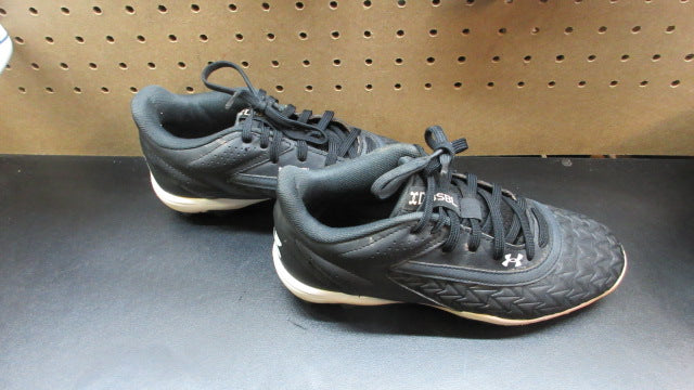 Load image into Gallery viewer, Used Under Armour Baseball Cleats - Size Youth 5
