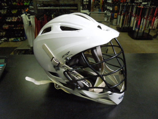 Used Cascade Pro 7 in White Size OSFM