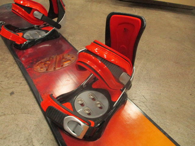 Load image into Gallery viewer, Used 5150 Cyclone 158cm Snowboard w/ Bindings
