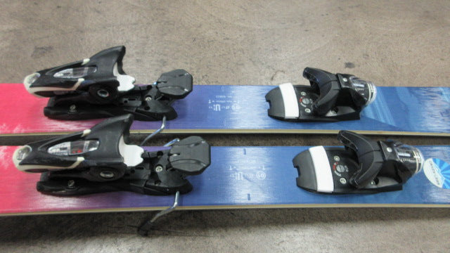 Load image into Gallery viewer, Used Nordica Stana Ann 93 161Cm Downhill Skis W/ Look Bindings
