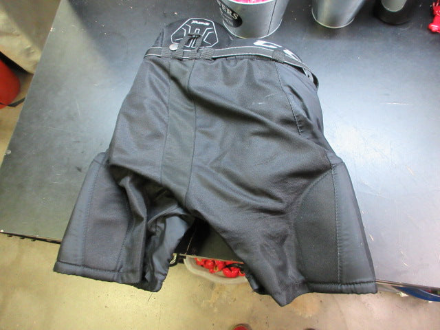 Load image into Gallery viewer, Used CCM Tacks Hockey Breezer - Size Jr Small
