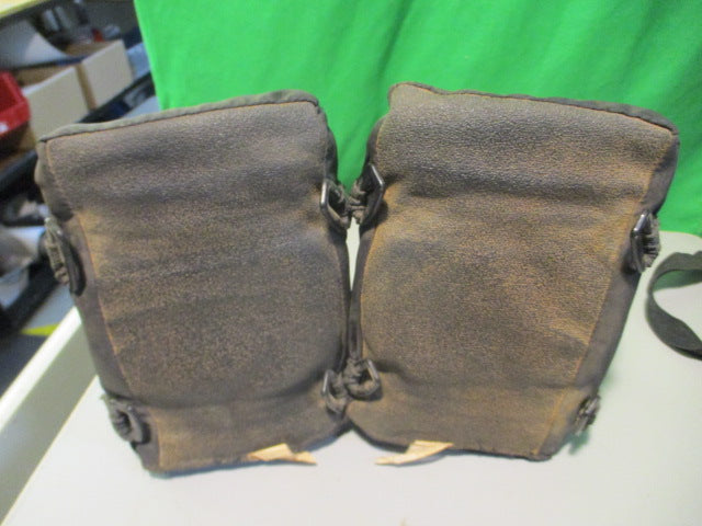 Load image into Gallery viewer, Used Sa Gear Adult Catchers Knee Savers
