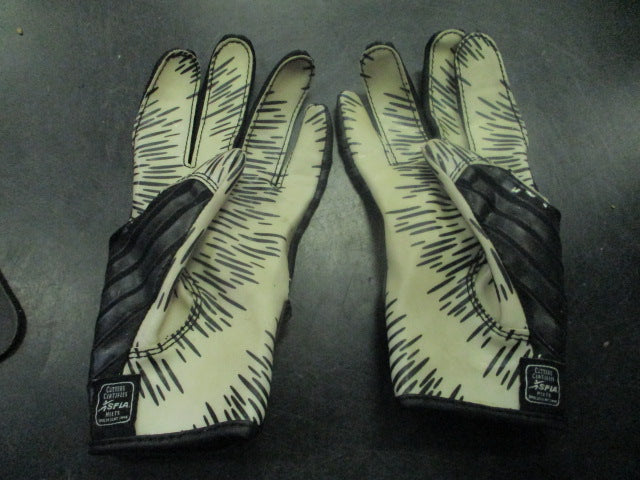 Load image into Gallery viewer, Used Cutters Football Receiver Gloves Size Youth Small
