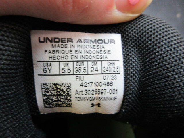 Load image into Gallery viewer, Used Under Armour Harper 8 Mid RM Baseball Cleats - Size Youth 6
