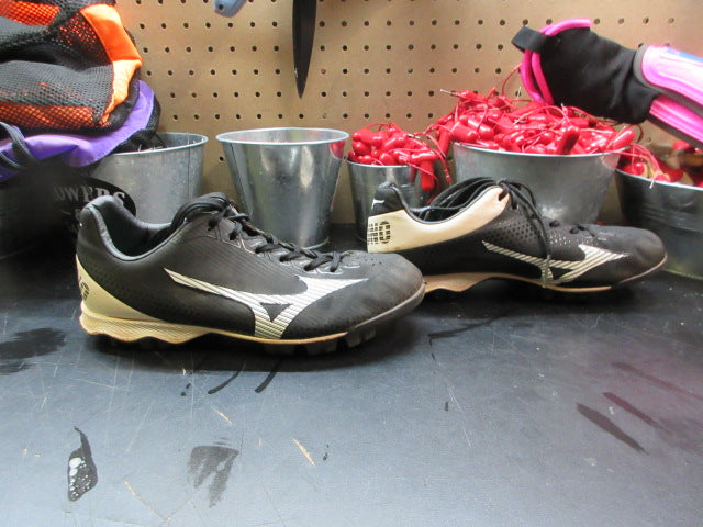 Load image into Gallery viewer, Used Mizuno Wave Lightrevo Molded Baseball Cleats - Size 7
