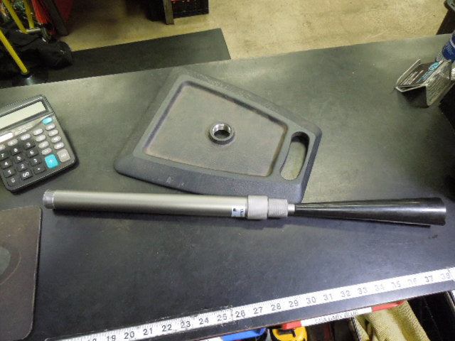 Load image into Gallery viewer, Used Metal Screw in Hitting Tee
