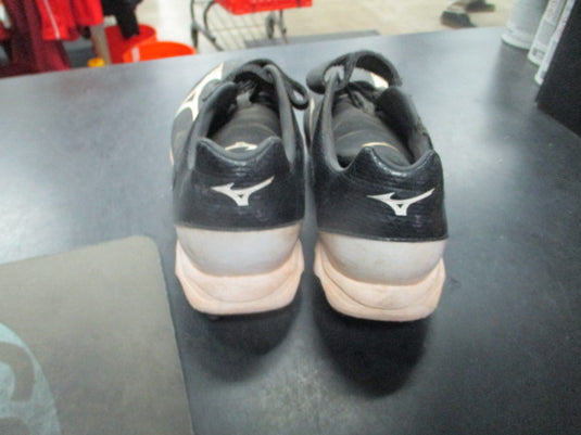 Used Mizuno Size 3 Cleats
