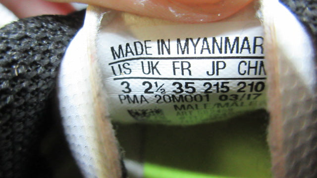 Load image into Gallery viewer, Used Adidas Nemesis Soccer Shoes - Size 3
