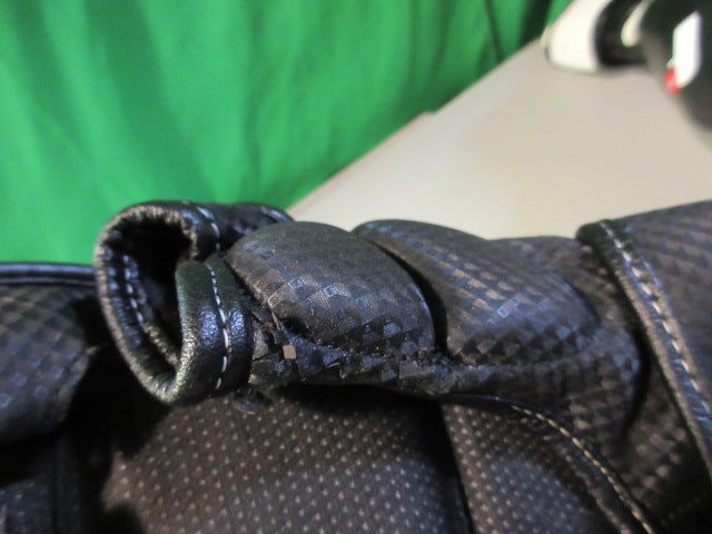 Load image into Gallery viewer, Used Title MMA Gloves Size Large
