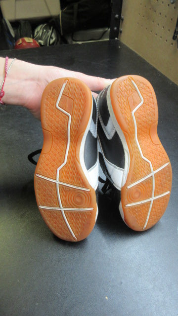 Load image into Gallery viewer, Used Diadora Indoor Soccer Shoes - Size Youth 11
