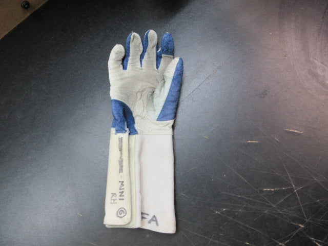 Load image into Gallery viewer, Used Fencing Glove - RH

